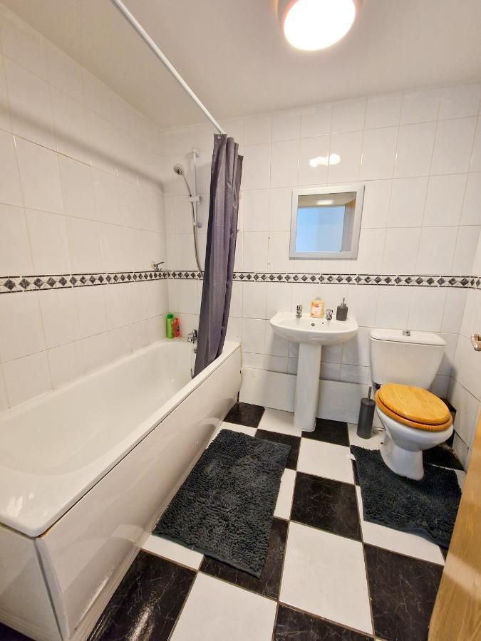 Spacious Apartment For Holiday And Contractor Groups In Salford - Private Parking - By Nmb Serviced Accommodation Manchester Exteriör bild